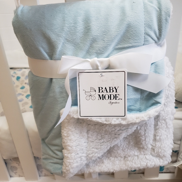 Brand new baby blanket - Picture 1 of 3